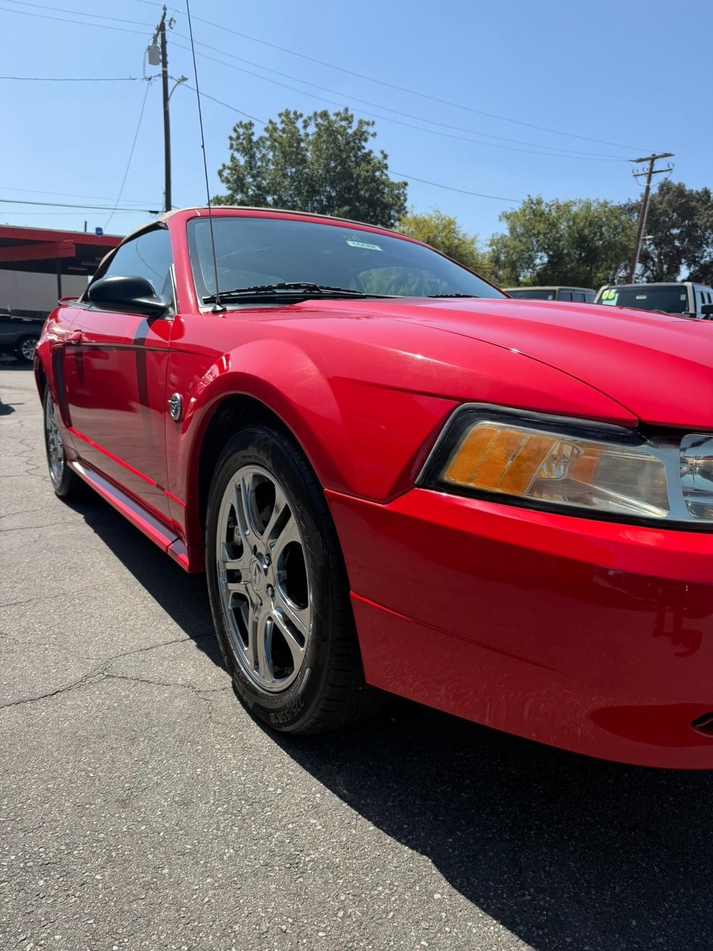 Ford Mustang Vehicle Full-screen Gallery Image 12