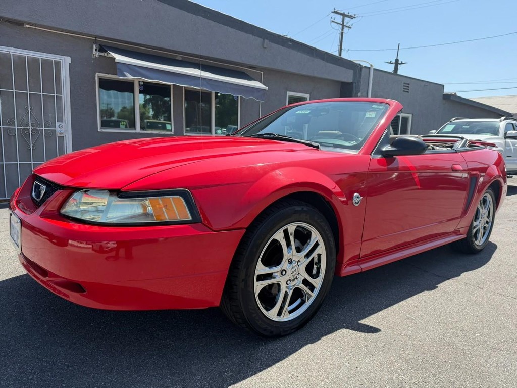 Ford Mustang Vehicle Full-screen Gallery Image 13