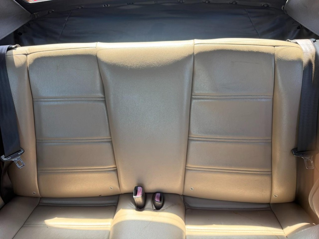 Ford Mustang Vehicle Full-screen Gallery Image 19