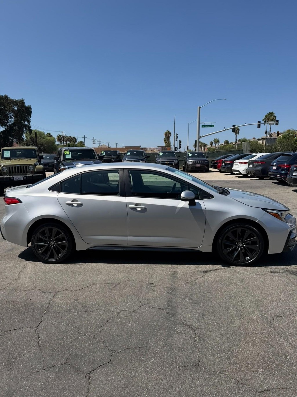 Toyota Corolla Vehicle Full-screen Gallery Image 5