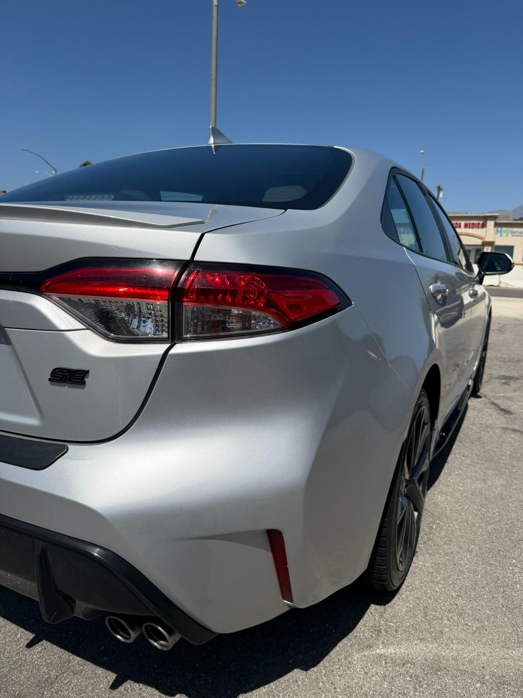 Toyota Corolla Vehicle Full-screen Gallery Image 7
