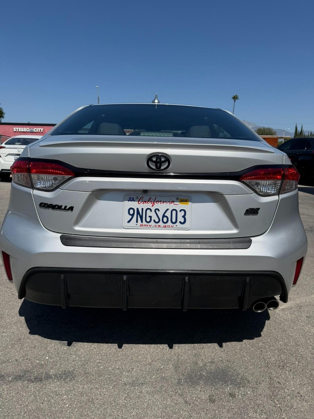 Toyota Corolla Vehicle Full-screen Gallery Image 8