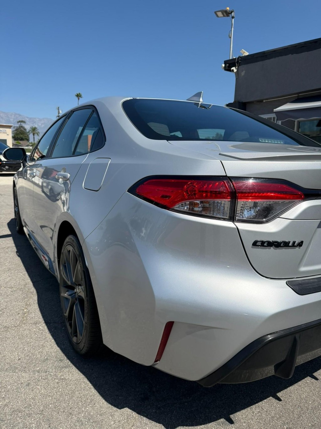 Toyota Corolla Vehicle Full-screen Gallery Image 10