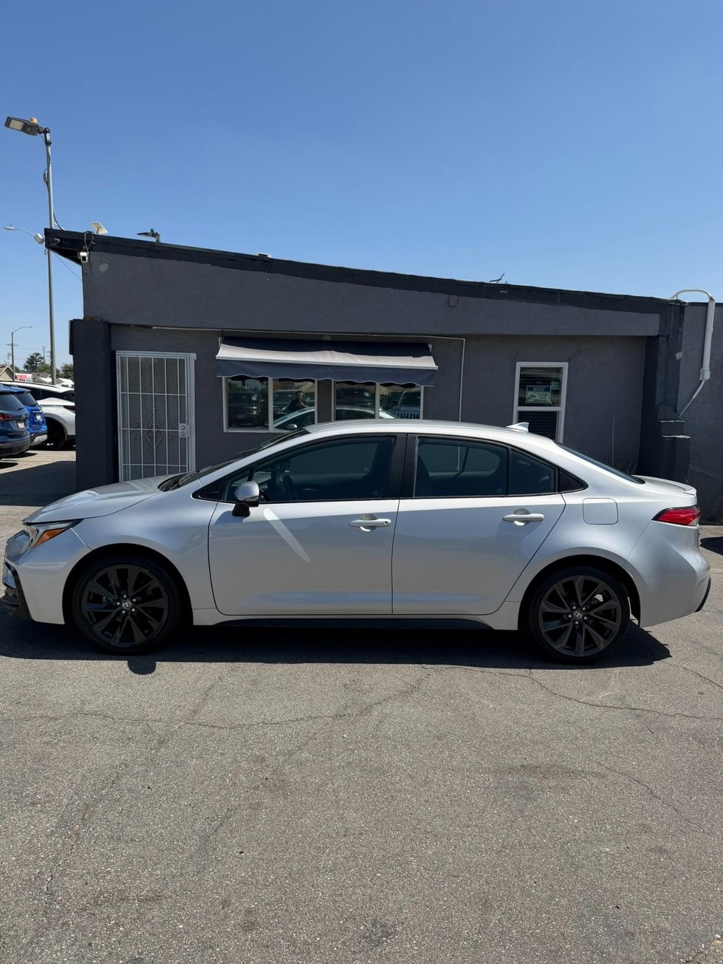 Toyota Corolla Vehicle Full-screen Gallery Image 11
