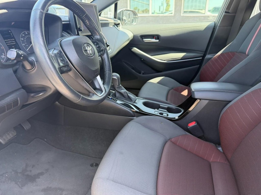 Toyota Corolla Vehicle Full-screen Gallery Image 14