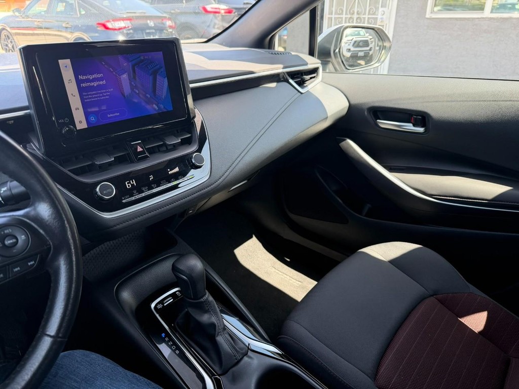 Toyota Corolla Vehicle Full-screen Gallery Image 15