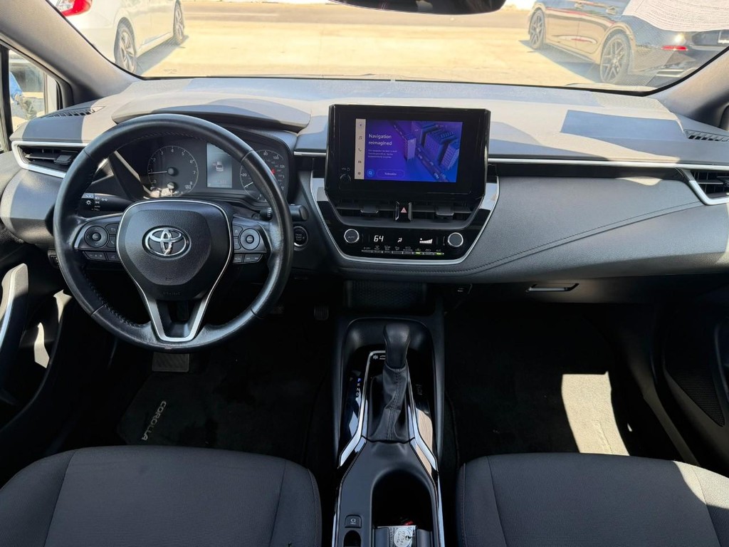 Toyota Corolla Vehicle Full-screen Gallery Image 16