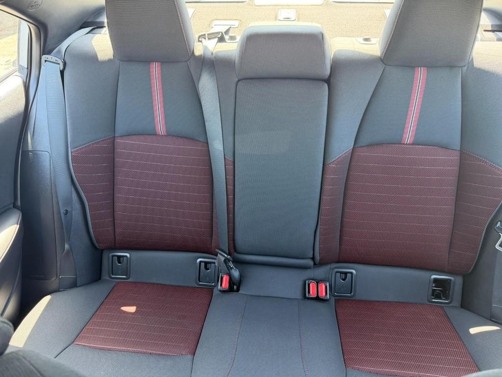 Toyota Corolla Vehicle Full-screen Gallery Image 17