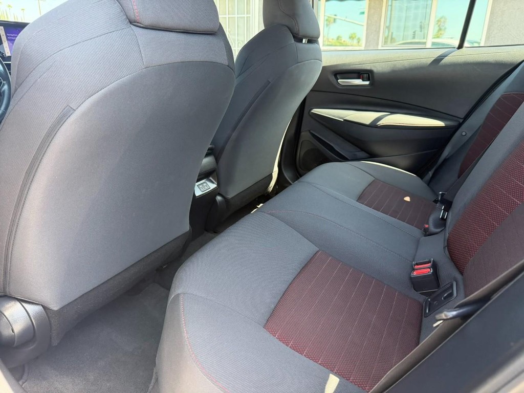 Toyota Corolla Vehicle Full-screen Gallery Image 18