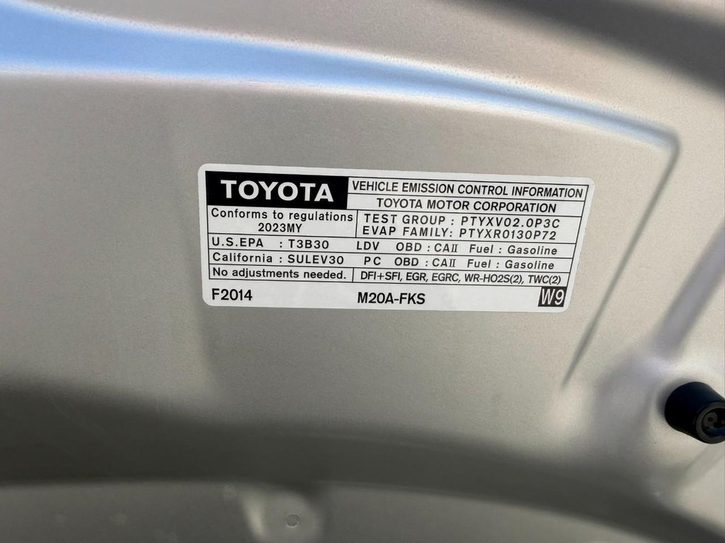 Toyota Corolla Vehicle Full-screen Gallery Image 24