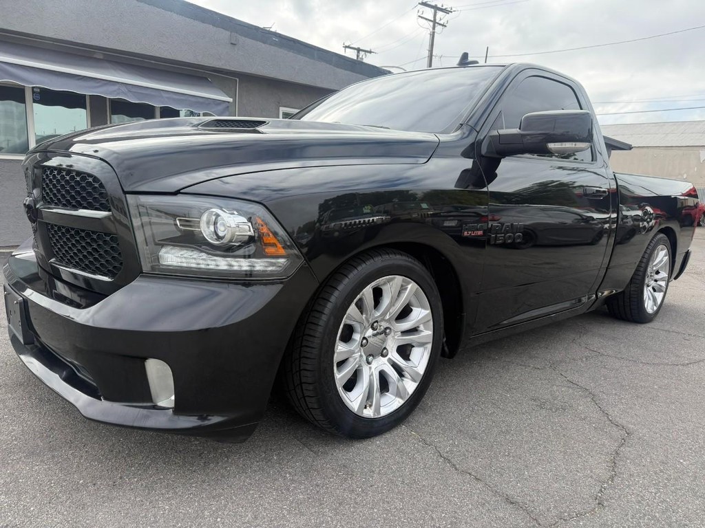 Ram 1500 Vehicle Full-screen Gallery Image 2