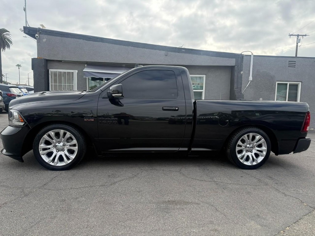 Ram 1500 Vehicle Full-screen Gallery Image 4