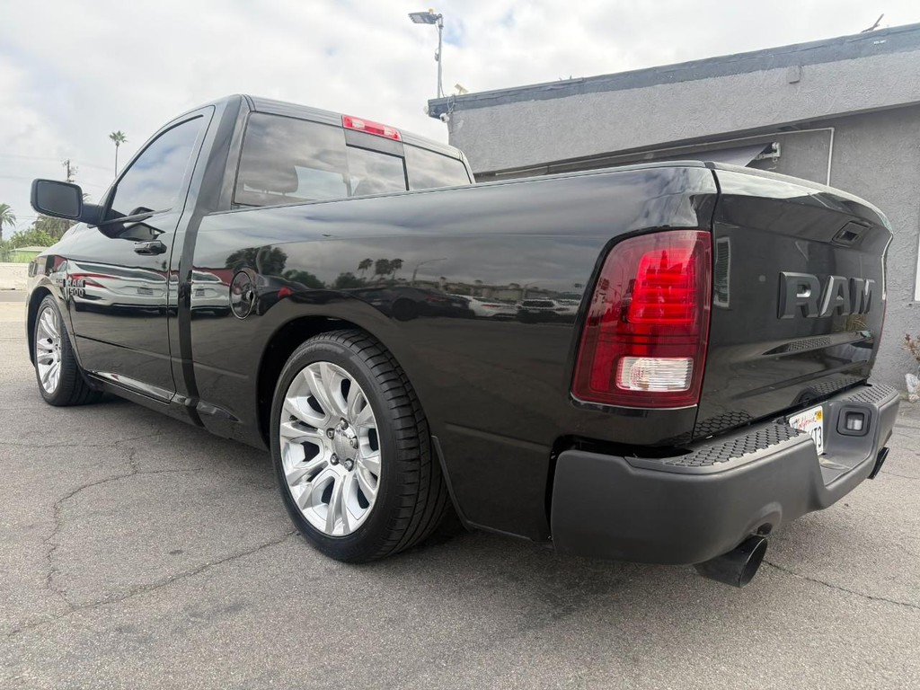 Ram 1500 Vehicle Full-screen Gallery Image 6