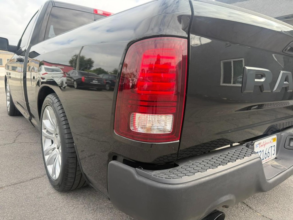 Ram 1500 Vehicle Full-screen Gallery Image 7