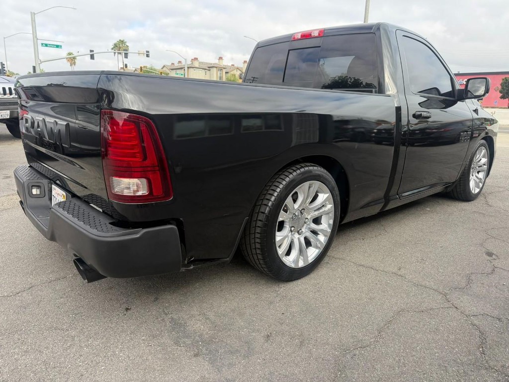 Ram 1500 Vehicle Full-screen Gallery Image 11