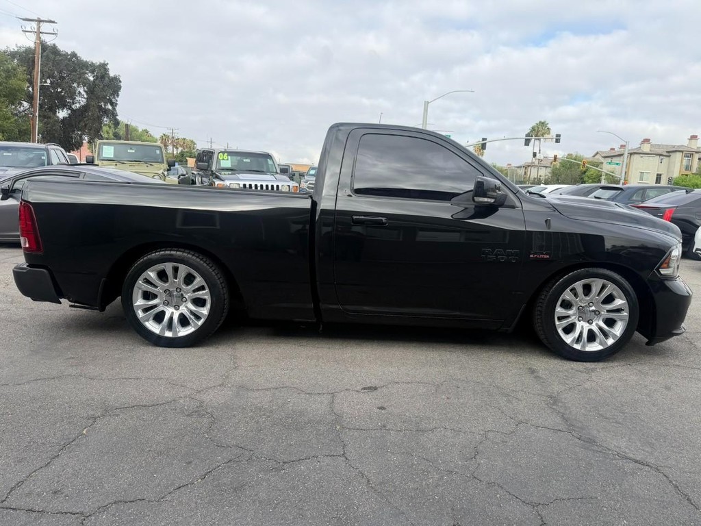 Ram 1500 Vehicle Full-screen Gallery Image 12