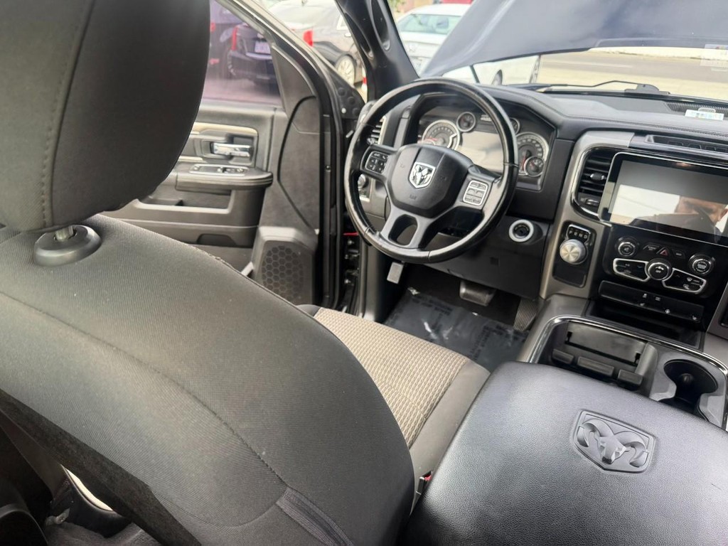 Ram 1500 Vehicle Full-screen Gallery Image 17
