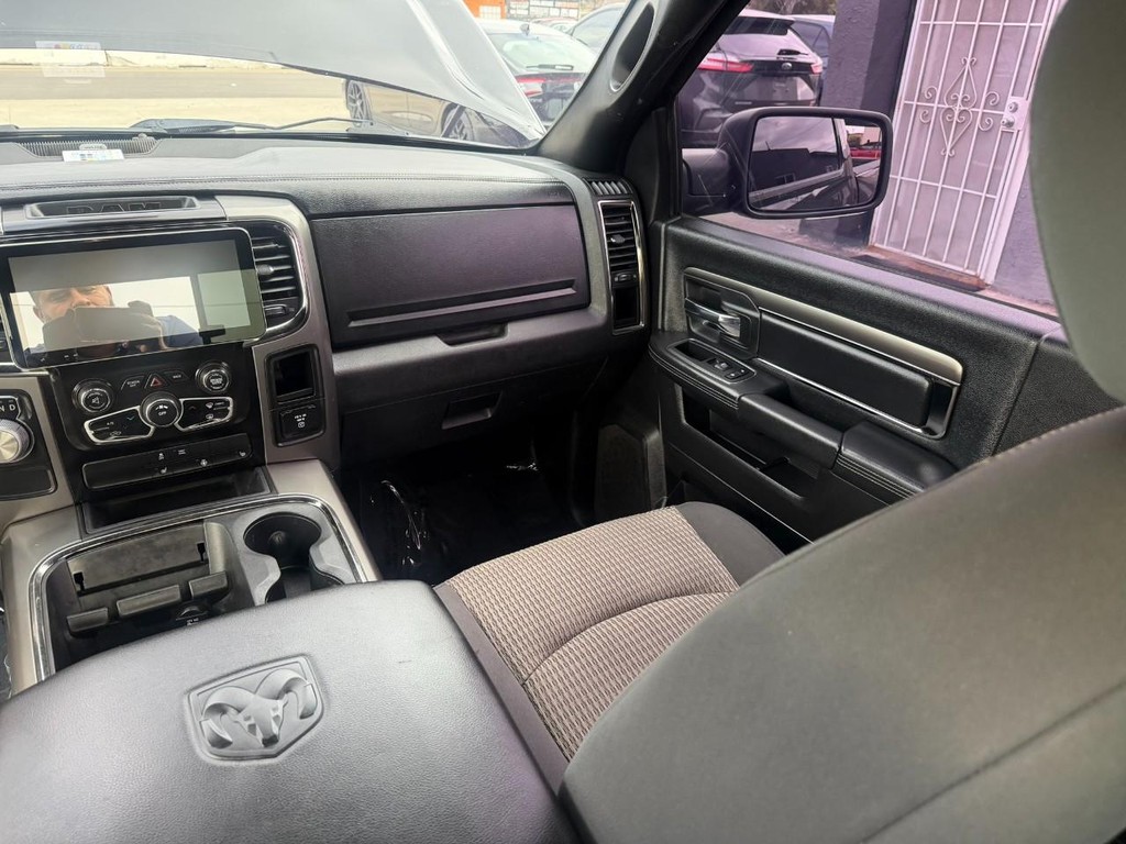 Ram 1500 Vehicle Full-screen Gallery Image 21