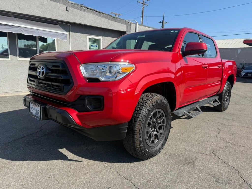 Toyota Tacoma Vehicle Full-screen Gallery Image 2