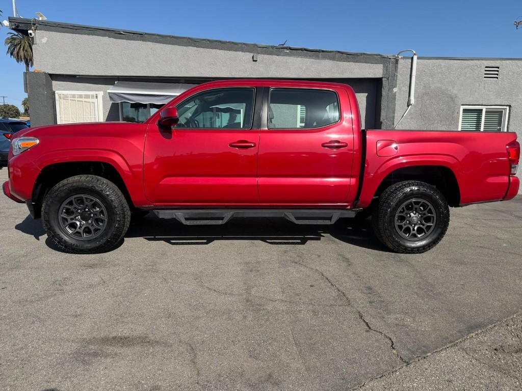 Toyota Tacoma Vehicle Full-screen Gallery Image 4