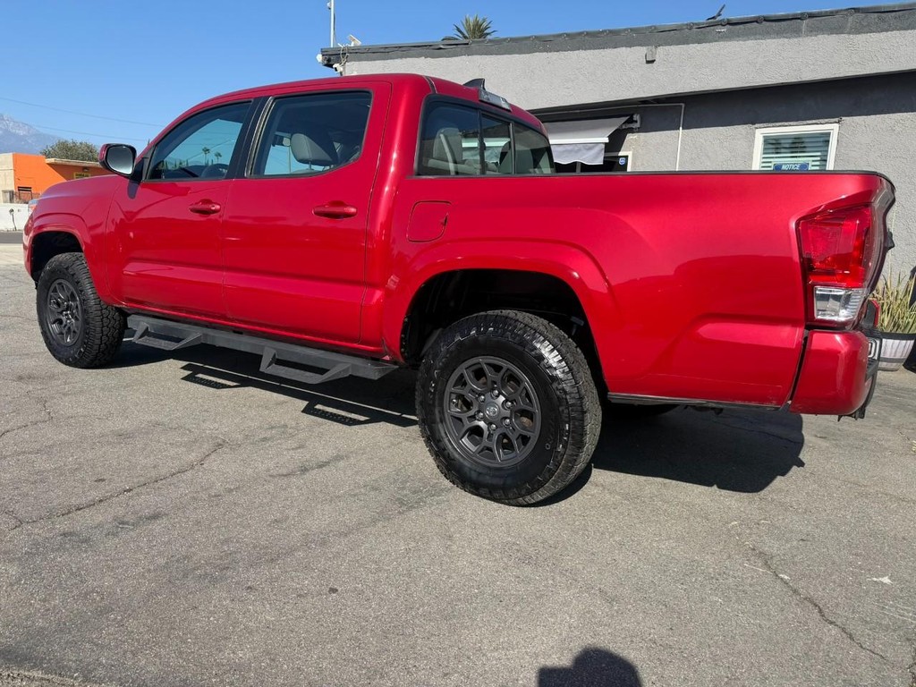 Toyota Tacoma Vehicle Full-screen Gallery Image 5