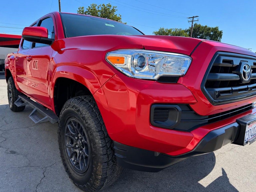 Toyota Tacoma Vehicle Full-screen Gallery Image 12