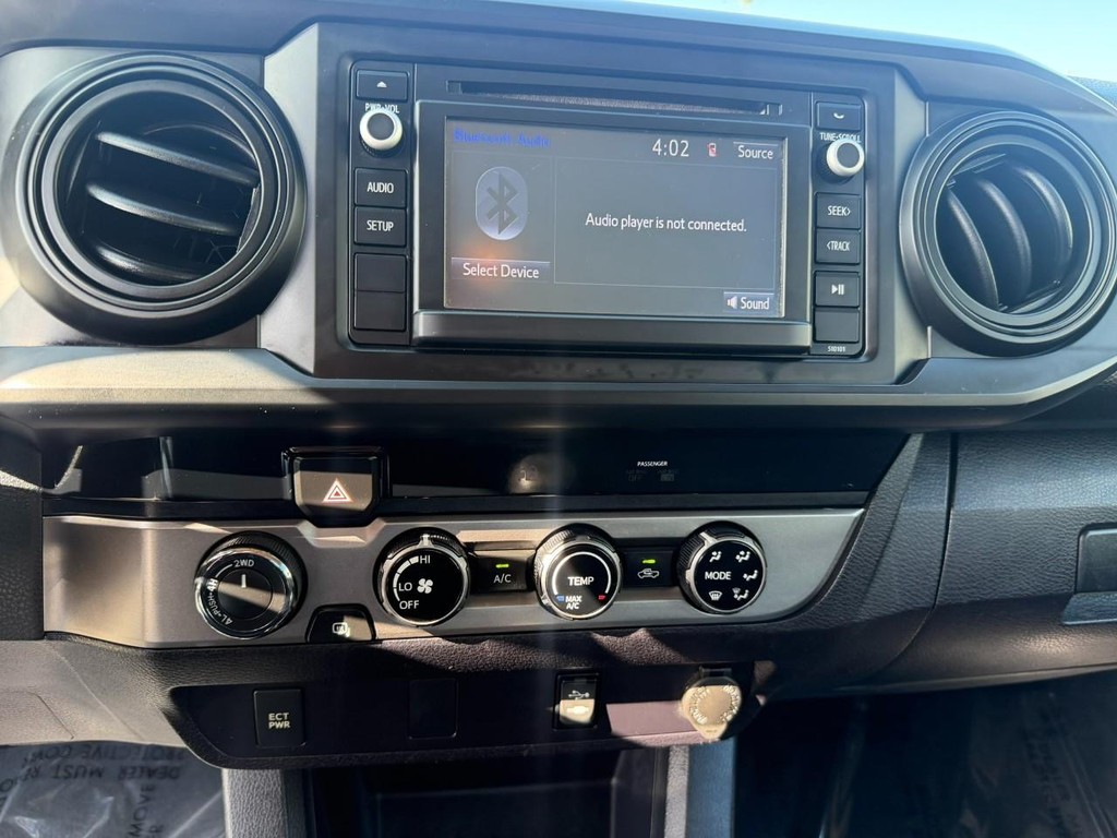Toyota Tacoma Vehicle Full-screen Gallery Image 20