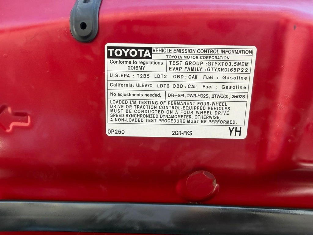 Toyota Tacoma Vehicle Full-screen Gallery Image 31
