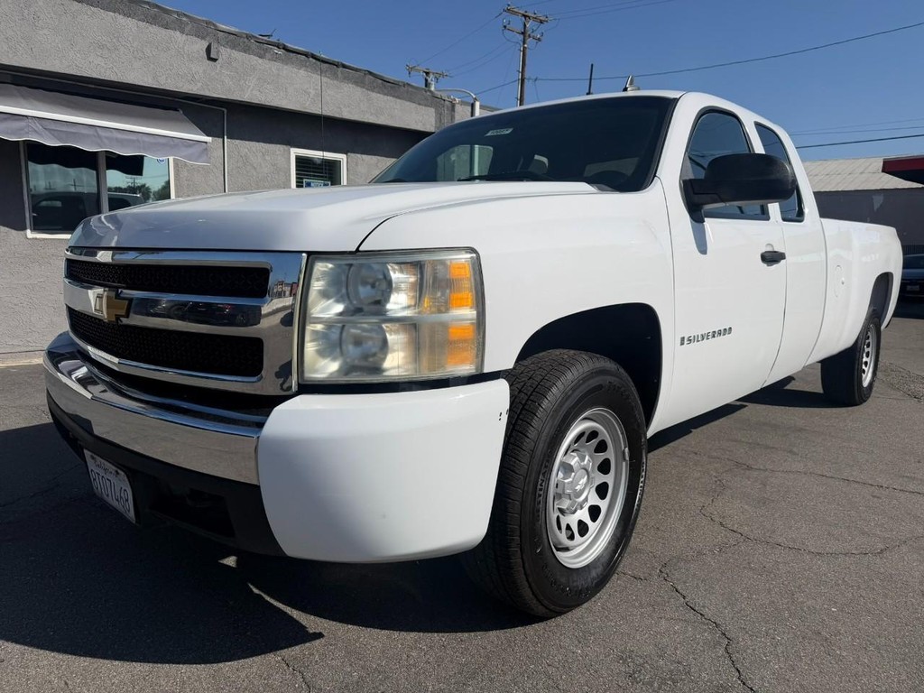 Chevrolet Silverado 1500 Vehicle Full-screen Gallery Image 2