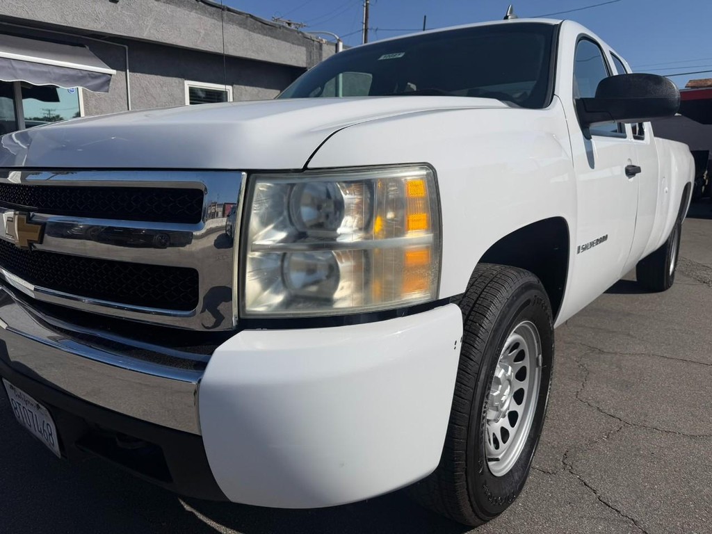 Chevrolet Silverado 1500 Vehicle Full-screen Gallery Image 3