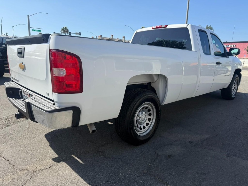 Chevrolet Silverado 1500 Vehicle Full-screen Gallery Image 9