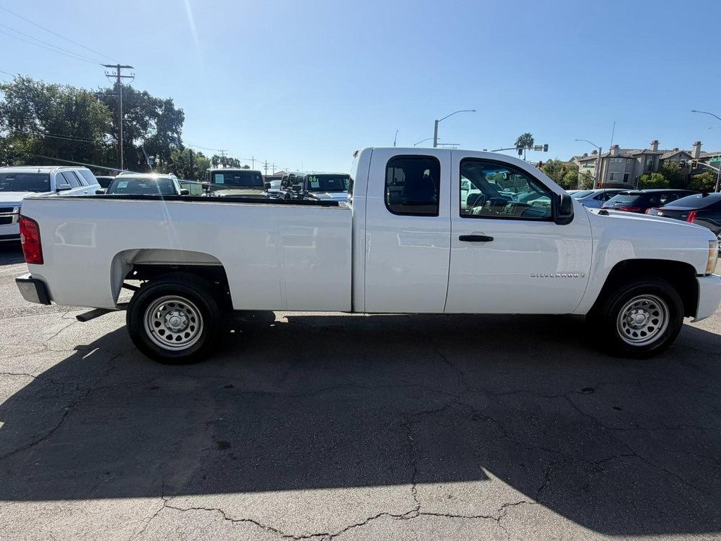 Chevrolet Silverado 1500 Vehicle Full-screen Gallery Image 10