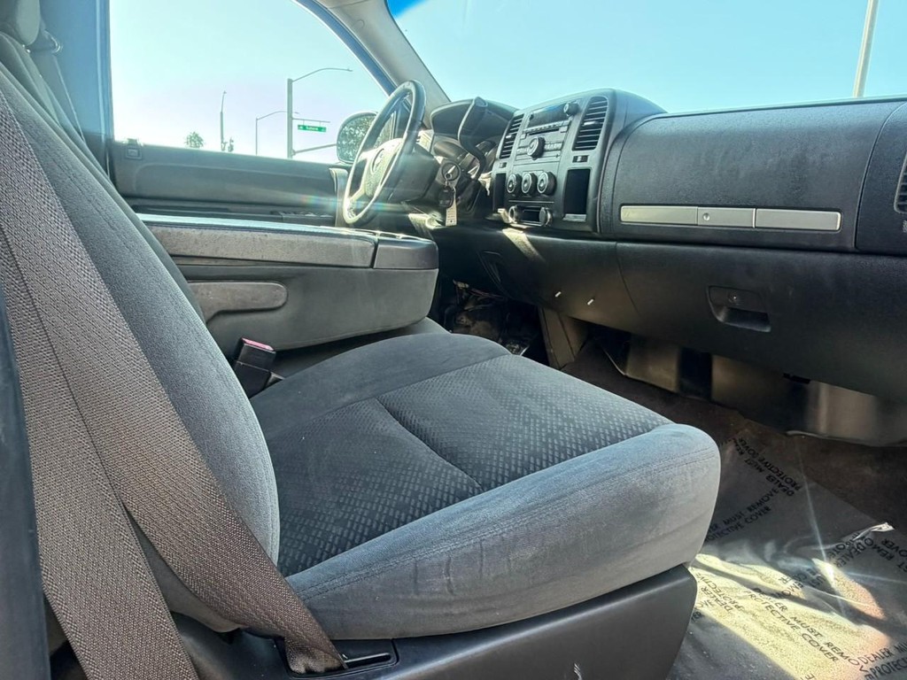 Chevrolet Silverado 1500 Vehicle Full-screen Gallery Image 21