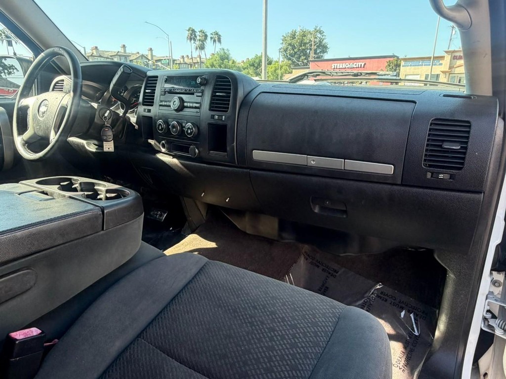 Chevrolet Silverado 1500 Vehicle Full-screen Gallery Image 24