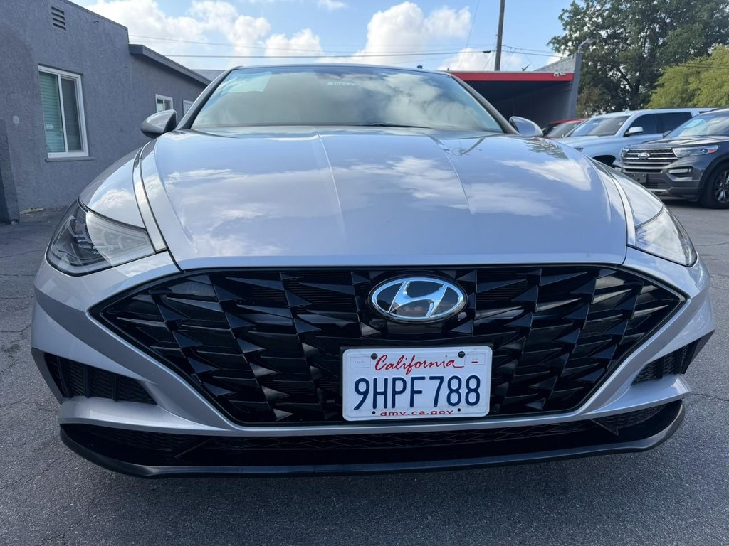 Hyundai Sonata Vehicle Full-screen Gallery Image 13