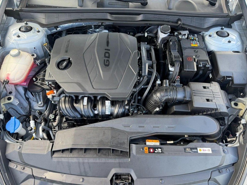 Hyundai Sonata Vehicle Full-screen Gallery Image 14