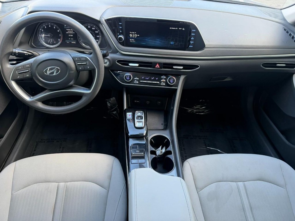 Hyundai Sonata Vehicle Full-screen Gallery Image 16