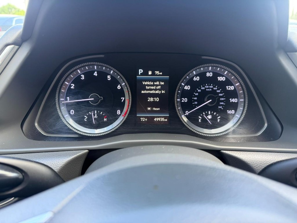 Hyundai Sonata Vehicle Full-screen Gallery Image 21