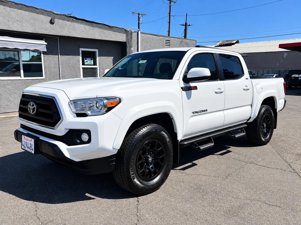 Toyota Tacoma 2WD Vehicle Full-screen Gallery Image 2
