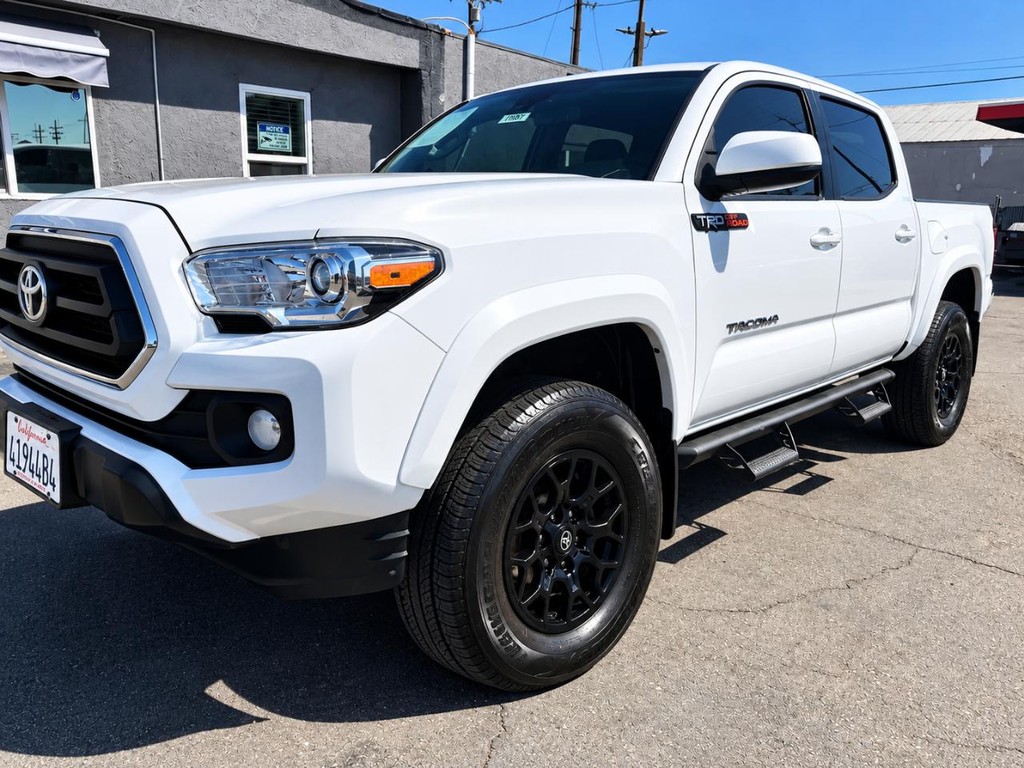 Toyota Tacoma 2WD Vehicle Full-screen Gallery Image 3