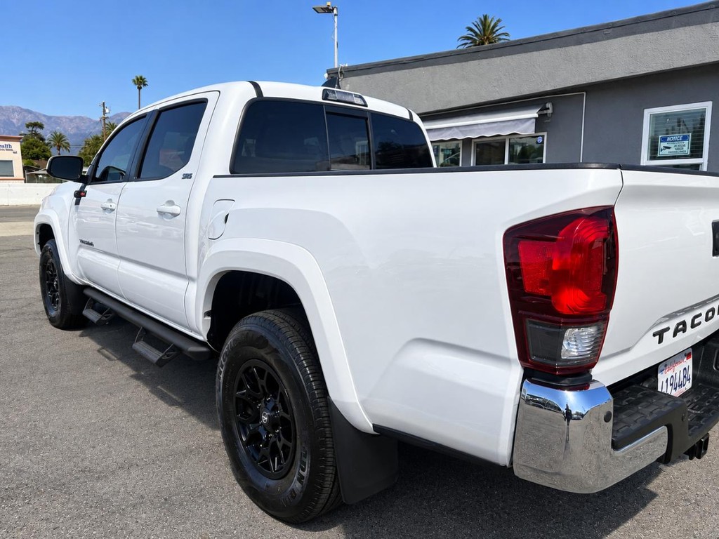 Toyota Tacoma 2WD Vehicle Full-screen Gallery Image 5
