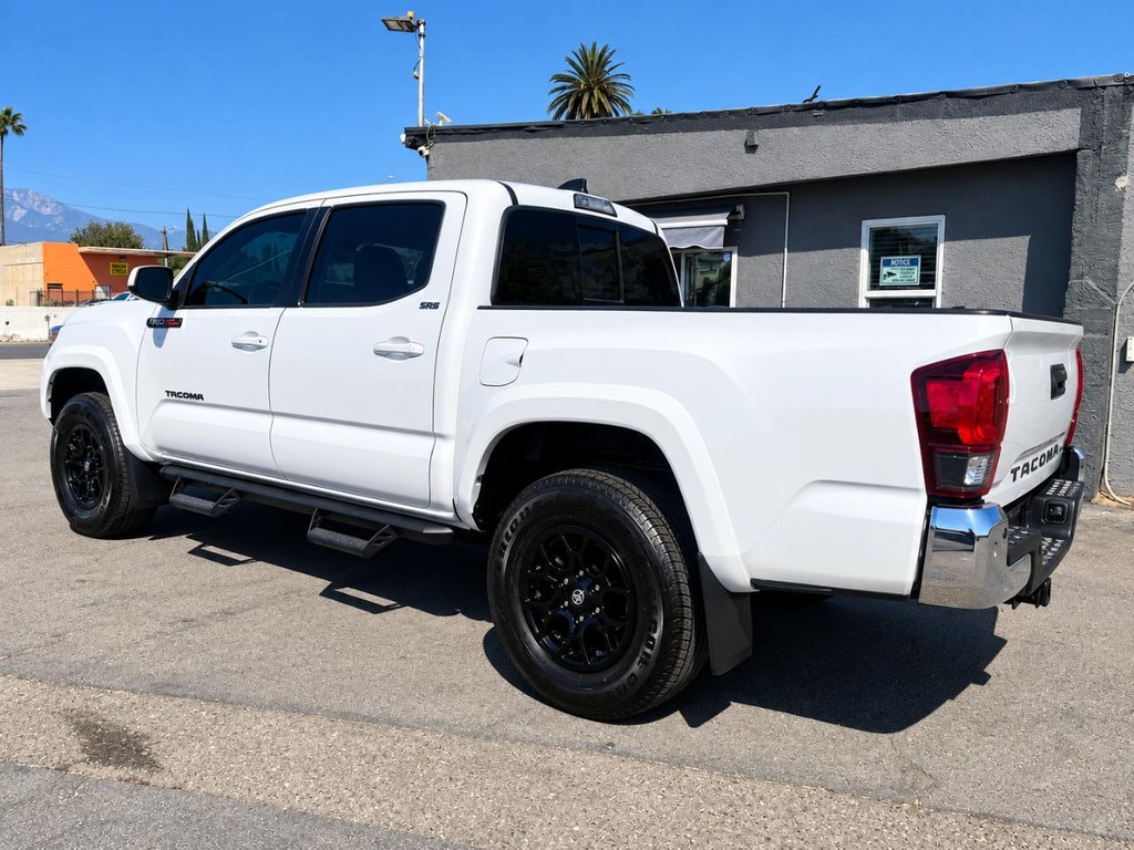 Toyota Tacoma 2WD Vehicle Full-screen Gallery Image 6