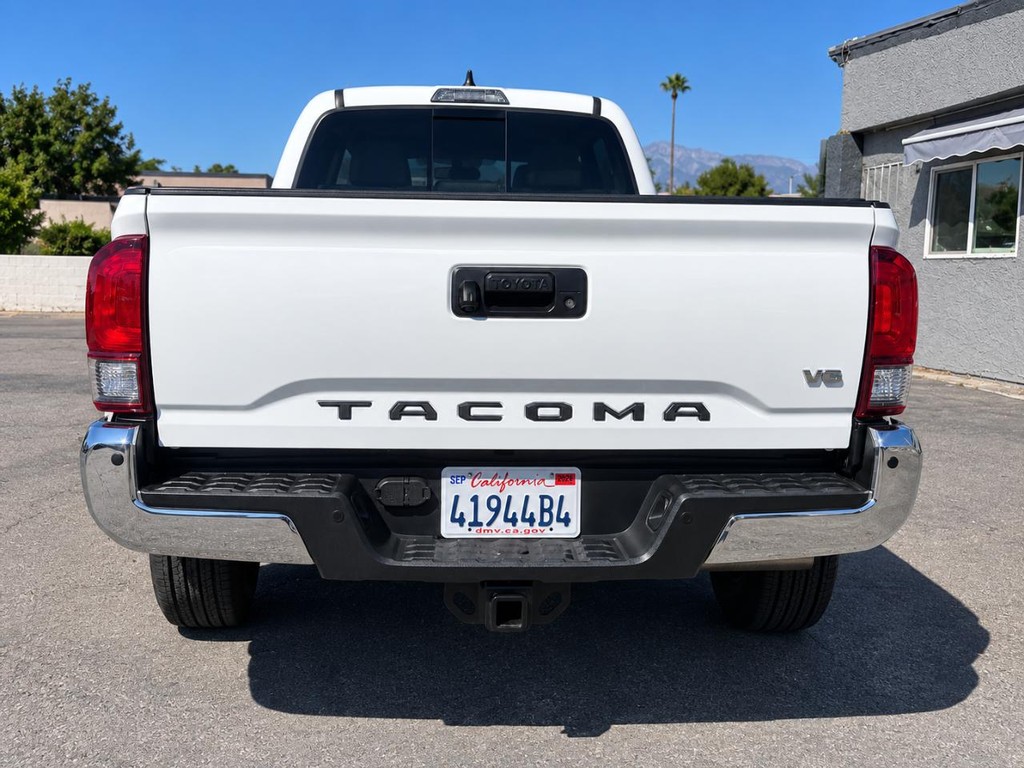 Toyota Tacoma 2WD Vehicle Full-screen Gallery Image 7