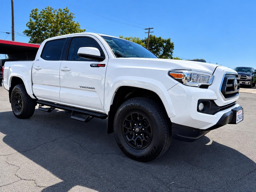 Toyota Tacoma 2WD Vehicle Full-screen Gallery Image 11