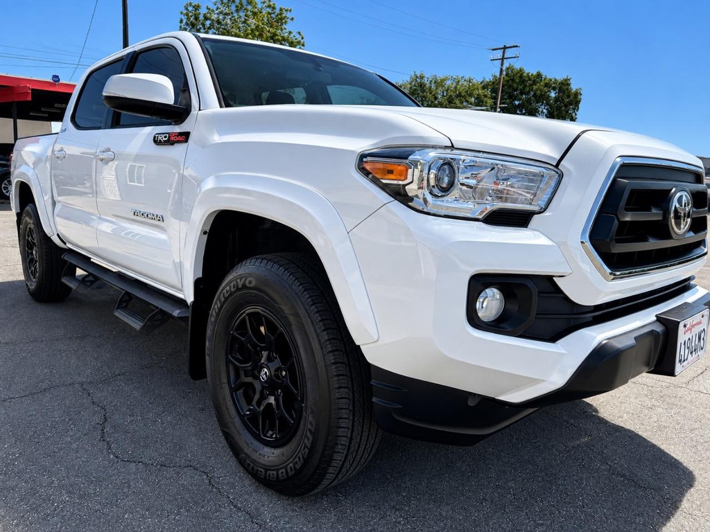 Toyota Tacoma 2WD Vehicle Full-screen Gallery Image 12