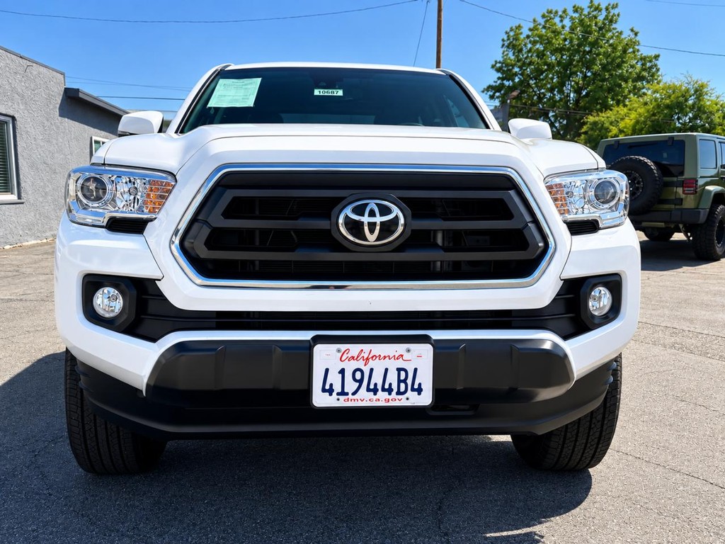 Toyota Tacoma 2WD Vehicle Full-screen Gallery Image 14