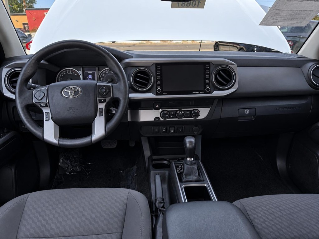 Toyota Tacoma 2WD Vehicle Full-screen Gallery Image 16