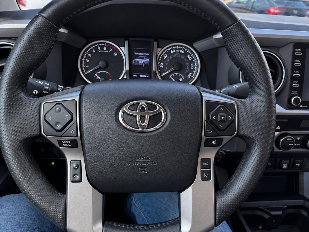 Toyota Tacoma 2WD Vehicle Full-screen Gallery Image 17