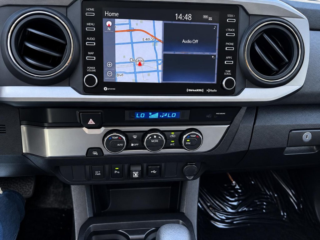 Toyota Tacoma 2WD Vehicle Full-screen Gallery Image 20