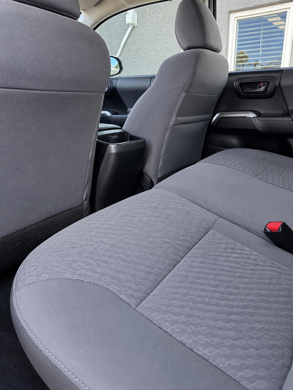 Toyota Tacoma 2WD Vehicle Full-screen Gallery Image 21